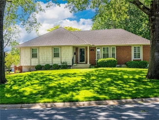 714 SW Montgomery Ave, Lees Summit, MO 64081