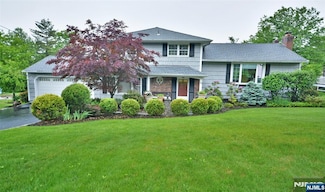 41 N Baums Ct, Livingston, NJ 07039