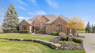 10529 Indian Ridge Dr, Fort Wayne, IN 46814