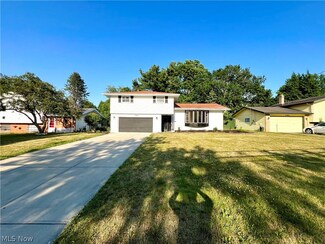 5469 Berkshire Dr, North Olmsted, OH 44070