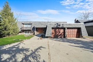 115 Iroquois Trail, Wood Dale, IL 60191