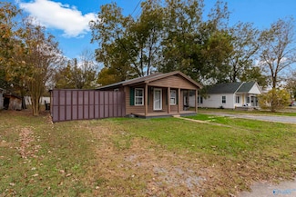 20 W 1st St, Falkville, AL 35622