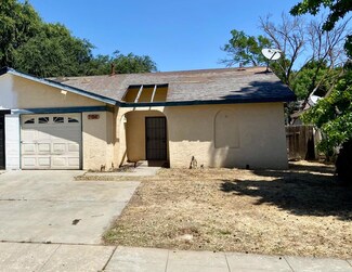 705 Deerwood Dr, Madera, CA 93637