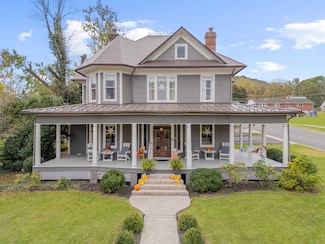 595 N 4th St, Wytheville, VA 24382