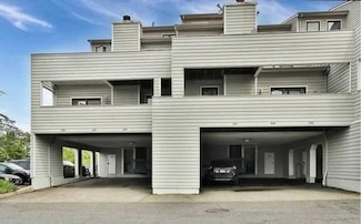 833 Topsail Ln, Secaucus, NJ 07094