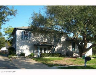 900 Sea Cove St, Pascagoula, MS 39581