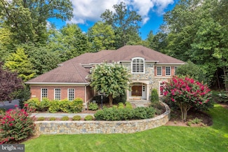 7814 Crownhurst Ct, McLean, VA 22102