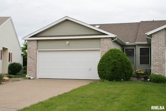 4011 Prairie Ln, Bettendorf, IA 52722