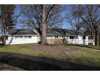 2821 Parkridge Cir NW, Canton, OH 44718