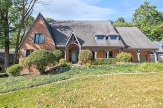 2060 Wintergreen Ct, Green Bay, WI 54304