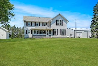3806 W Gresham Rd, Cedar Falls, IA 50613