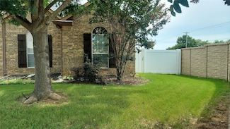 1500 Park Crest Dr, Crowley, TX 76036