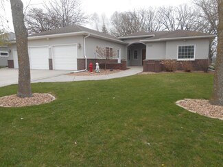 1404 5th St NE, Waseca, MN 56093