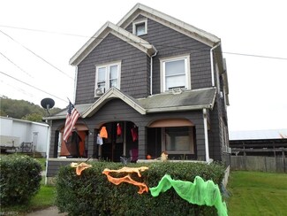 108 9th St, Wellsburg, WV 26070