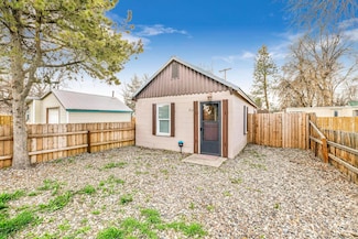 717 3rd Ave E, Gooding, ID 83330