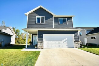 716 Cathy Dr W, West Fargo, ND 58078