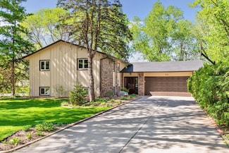 928 Ivanhoe Dr, Northfield, MN 55057