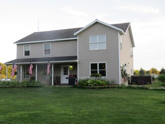 10455 S Hunters Ln, Fremont, MI 49412