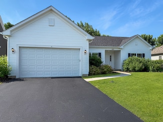 242 Alden Dr, Sycamore, IL 60178