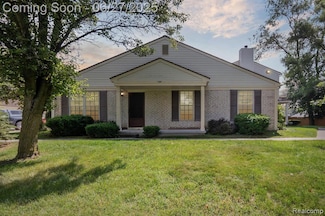 7727 Lake Ridge Dr, Waterford, MI 48327