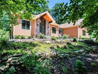 80 Ivywood Ln, Hendersonville, NC 28739