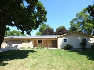 718 18th St, Windom, MN 56101