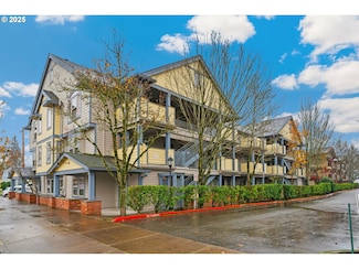 9837 NE Irving St Unit 322, Portland, OR 97220