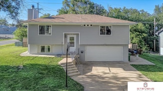 2618 Gindy Dr, Bellevue, NE 68147