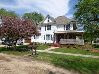 111 S 4th Ave, Forreston, IL 61030