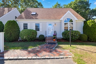 16 Trotting Park Rd Unit 4B, Teaticket, MA 02536