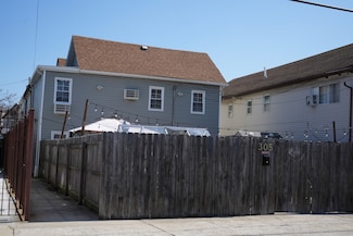 3-05 Beach 89th St, Far Rockaway, NY 11693