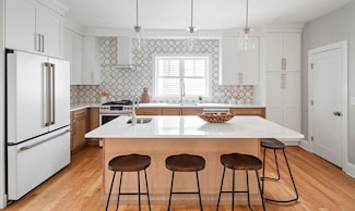 16 Bartlett St, Somerville, MA 02145