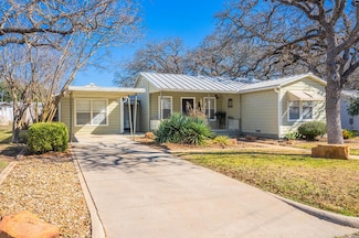110 Beverly Dr, Fredericksburg, TX 78624