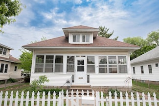 418 E Howard St, Winona, MN 55987