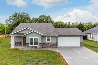 622 N Walnut Ln, Lone Jack, MO 64070