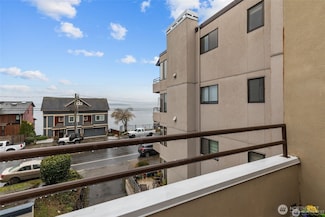 4222 Beach Dr SW Unit 303, Seattle, WA 98116
