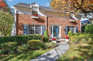 7 Shore Rd, Manhasset, NY 11030