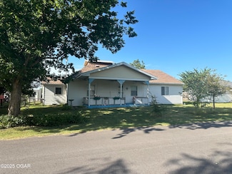 110 E Russell St, Goodman, MO 64843