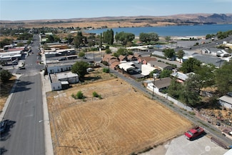 422 Main Ave E, Soap Lake, WA 98851