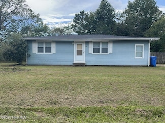 30 East Dr, Jacksonville, NC 28546