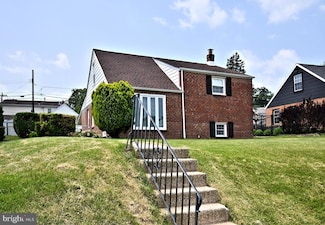 8570 Lykens Ln, Philadelphia, PA 19128