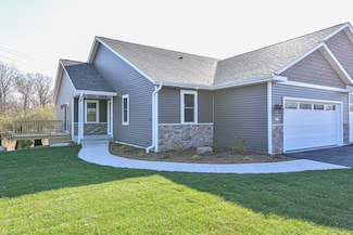 306 N Trailview Cir, Waterford, WI 53185