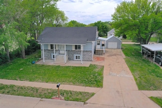712 S Wabash Ave, Hastings, NE 68901