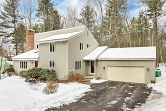 13 Park St, Windham, NH 03087