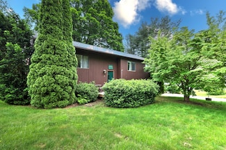 4 Jason Wright Dr, Ansonia, CT 06401