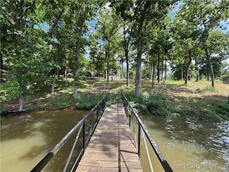 218 Chipmunk Dr, Edwards, MO 65326