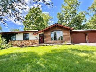 8306 Reforma Ct, Cedar Rapids, IA 52404