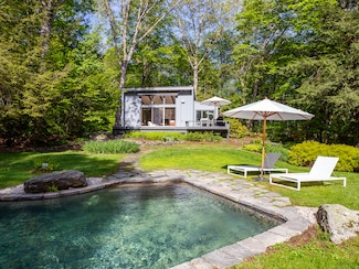 19 Spargo Rd, Roxbury, CT 06783