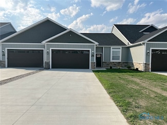 236 S Bridge Rd, Northwood, OH 43619