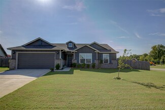 7319 S Laurel Place, Broken Arrow, OK 74011